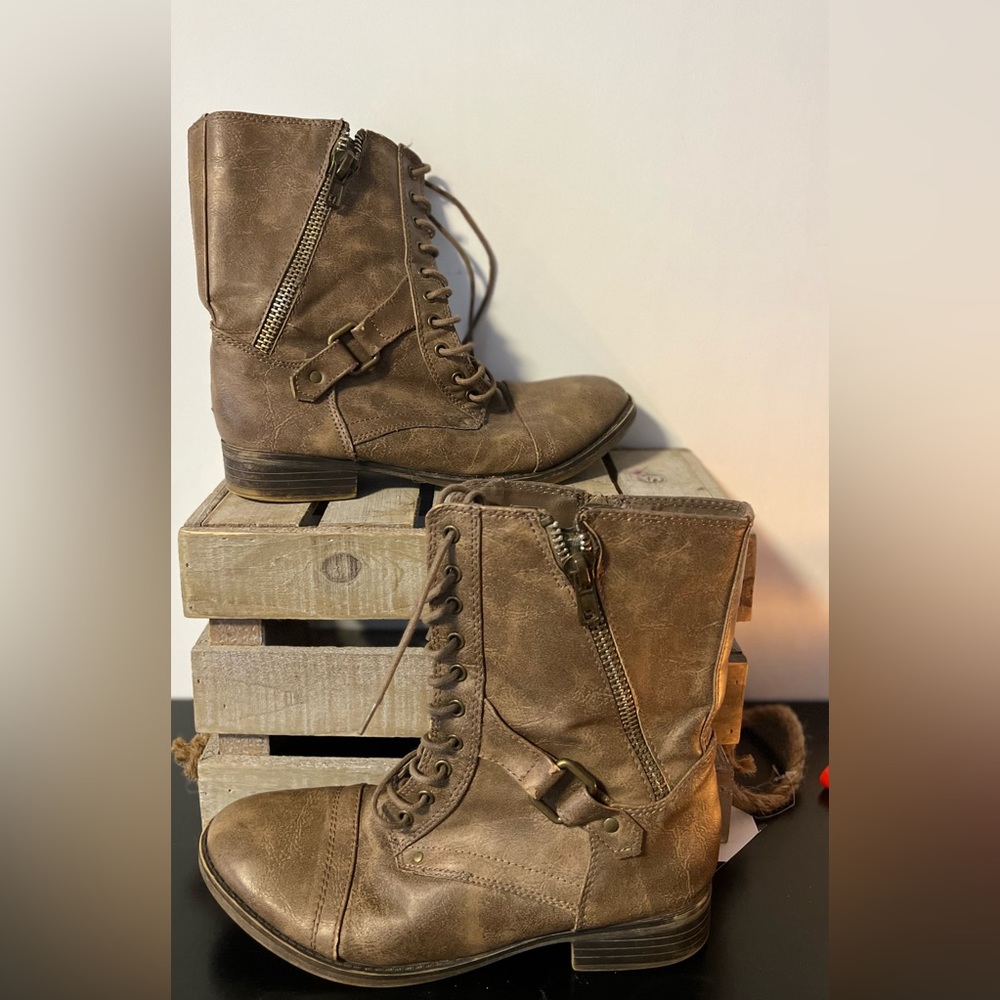 Forever 21 Womens Round Toe Military Lace up Ankle Cuff Low Heel Combat Boots